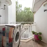 Con Vistas Al Mar Y Piscina En *