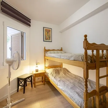 Con Vistas Al Mar Y Piscina En Apartman