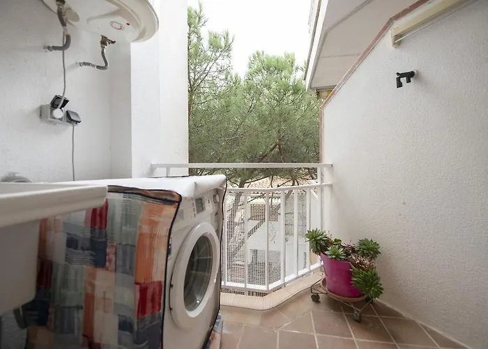 Con Vistas Al Mar Y Piscina En *