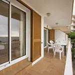 Con Vistas Al Mar Y Piscina En Apartamento *