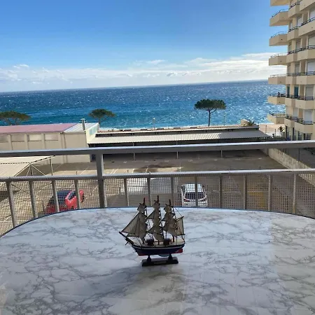 Daire Con Vistas Al Mar Y Piscina En *
