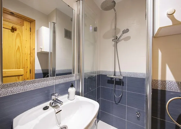 Con Vistas Al Mar Y Piscina En Lejlighed